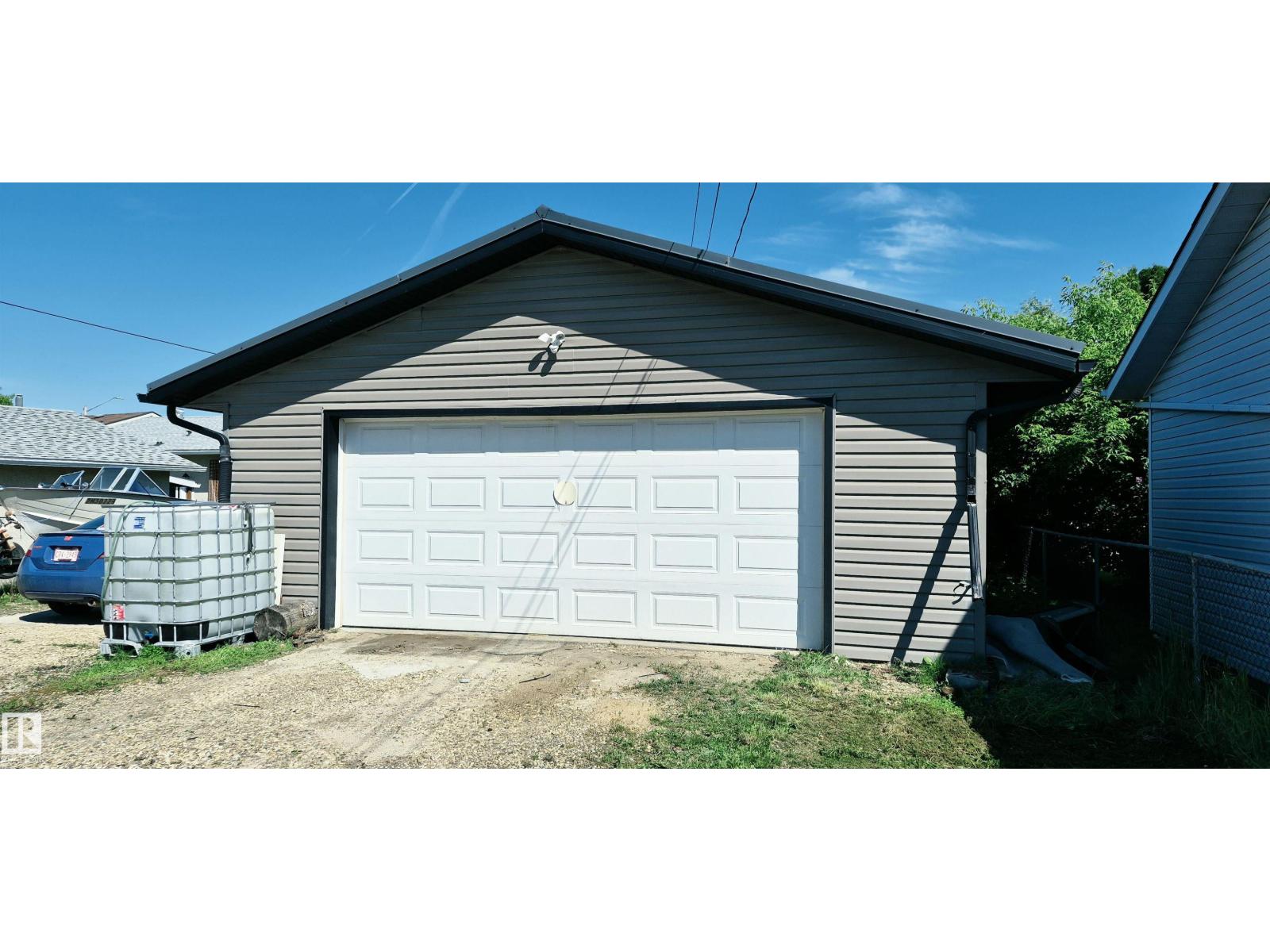 10523 105 ST - 31