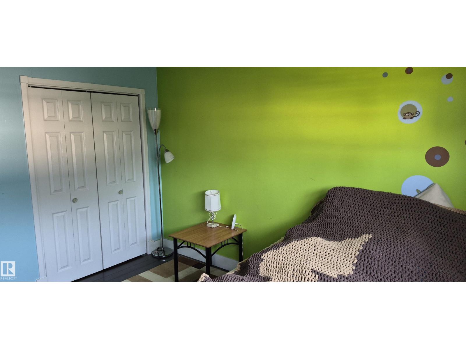10523 105 ST - 26