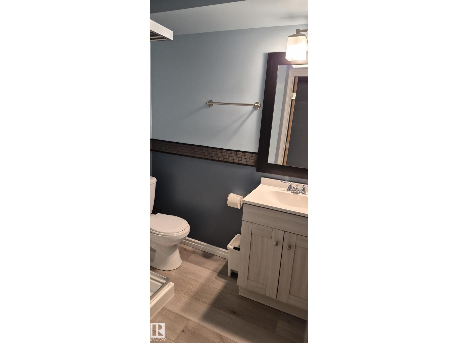 10523 105 ST - 28