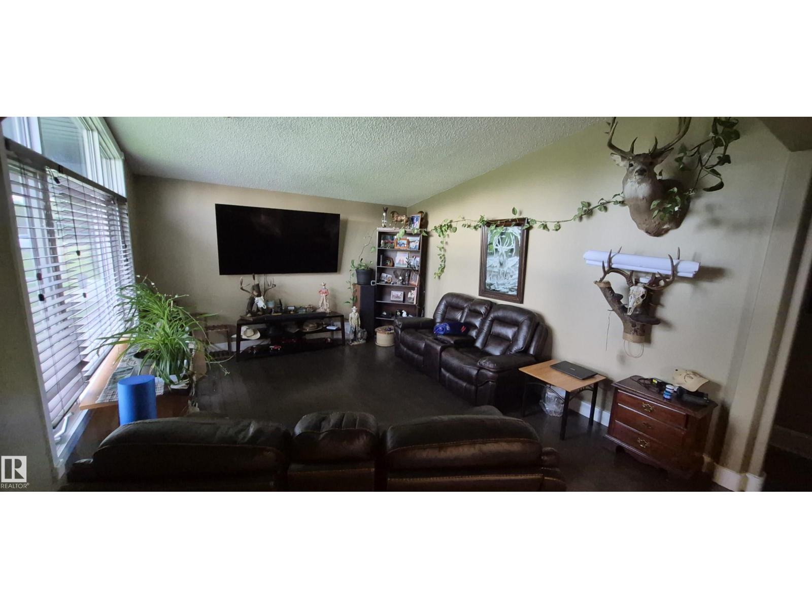 10523 105 ST - 9