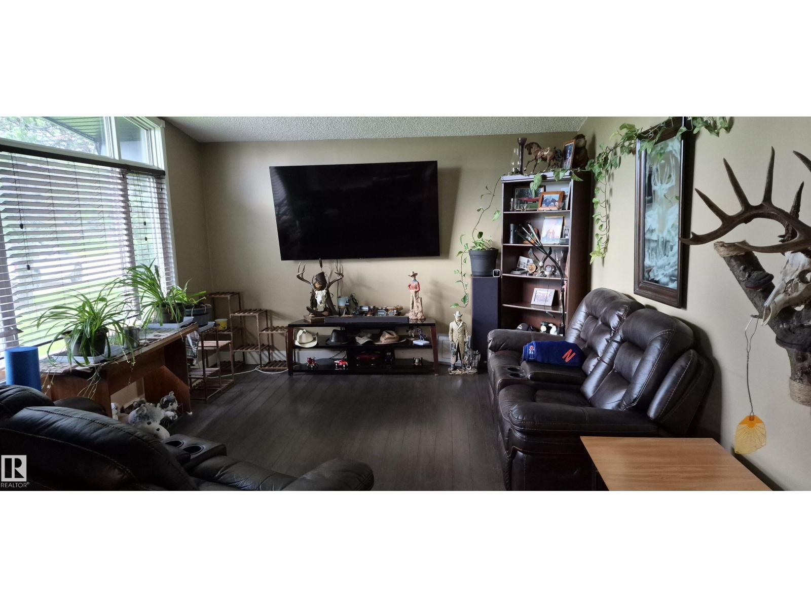 10523 105 ST - 17