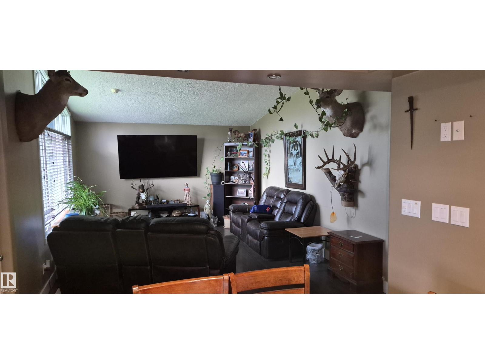 10523 105 ST - 15