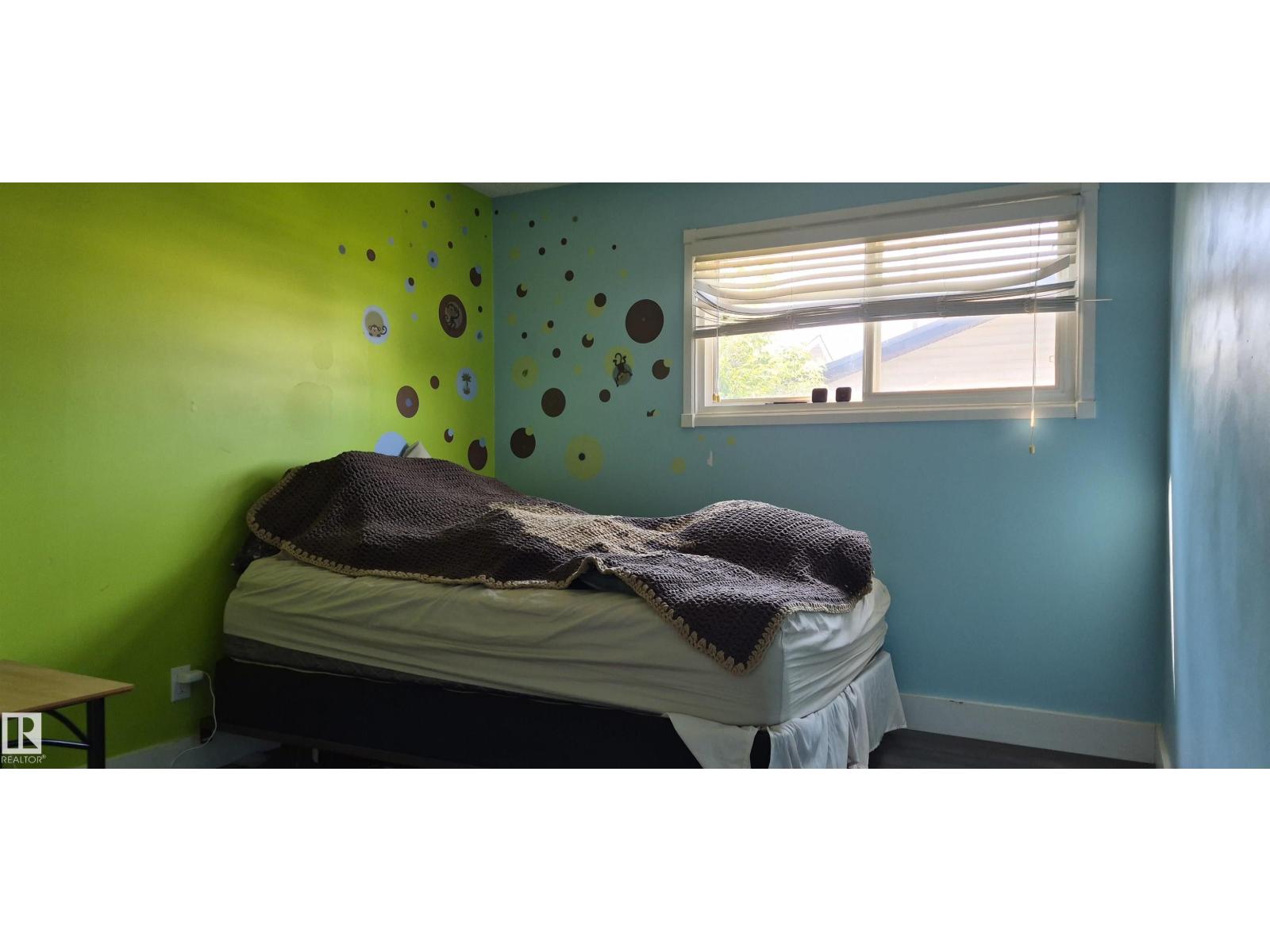 10523 105 ST - 25