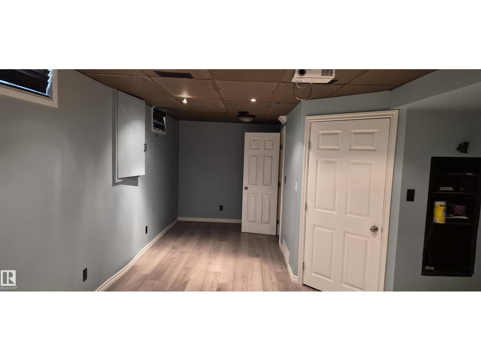 10523 105 ST - 27