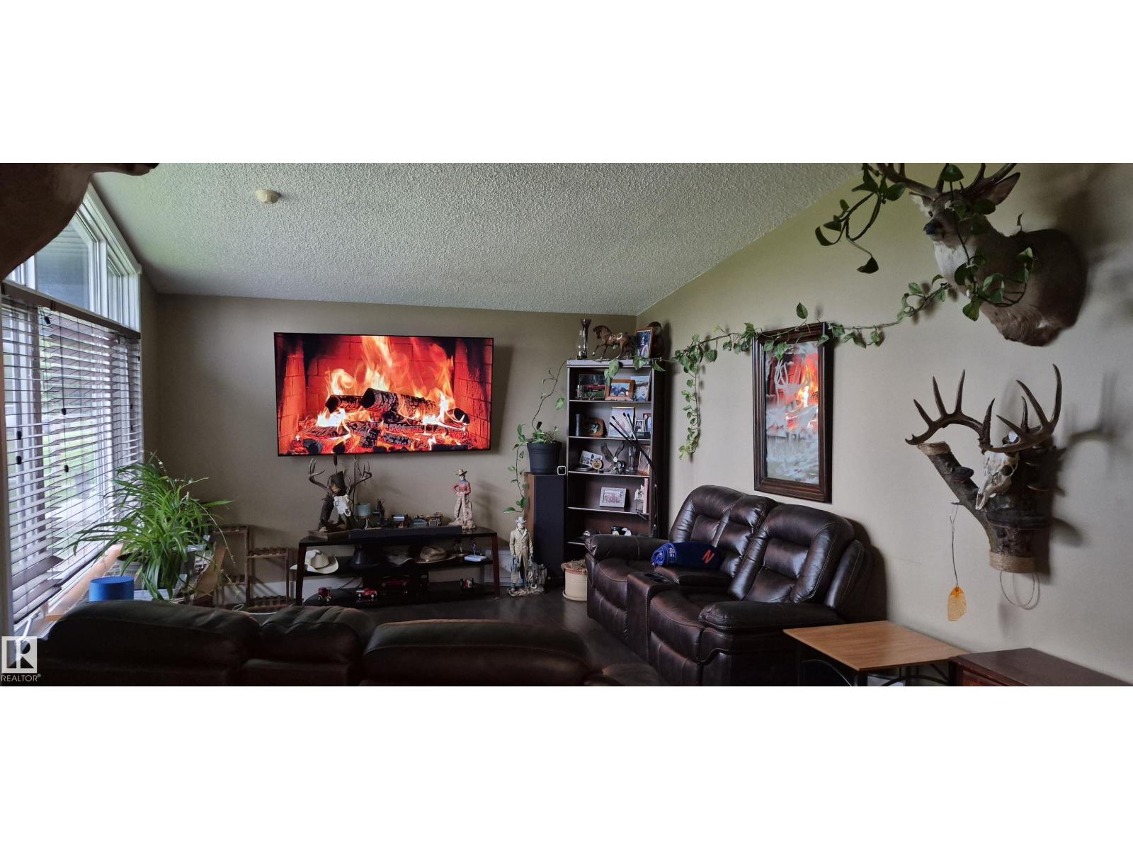 10523 105 ST - 22