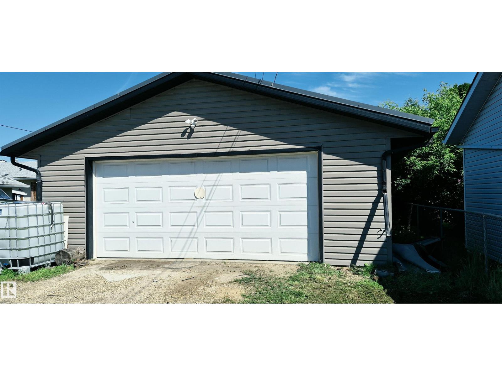 10523 105 ST - 32