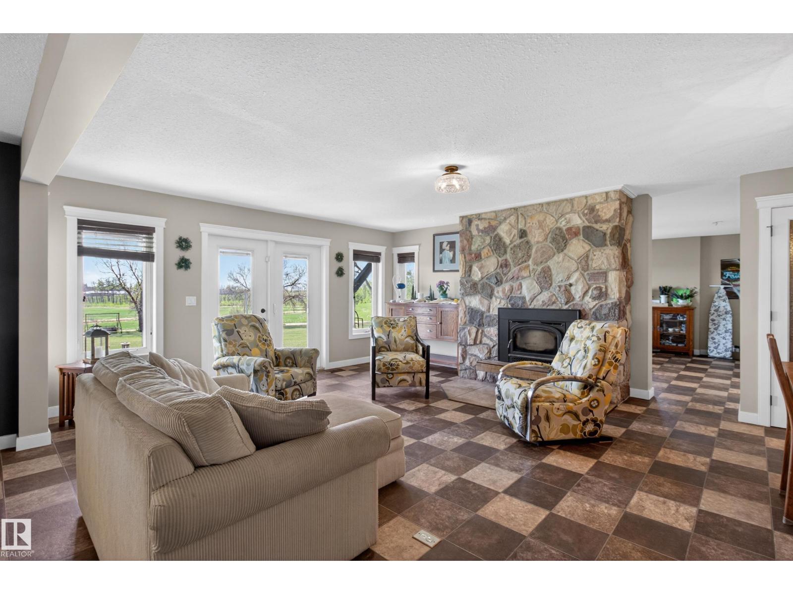 52073 HWY 21 - 25