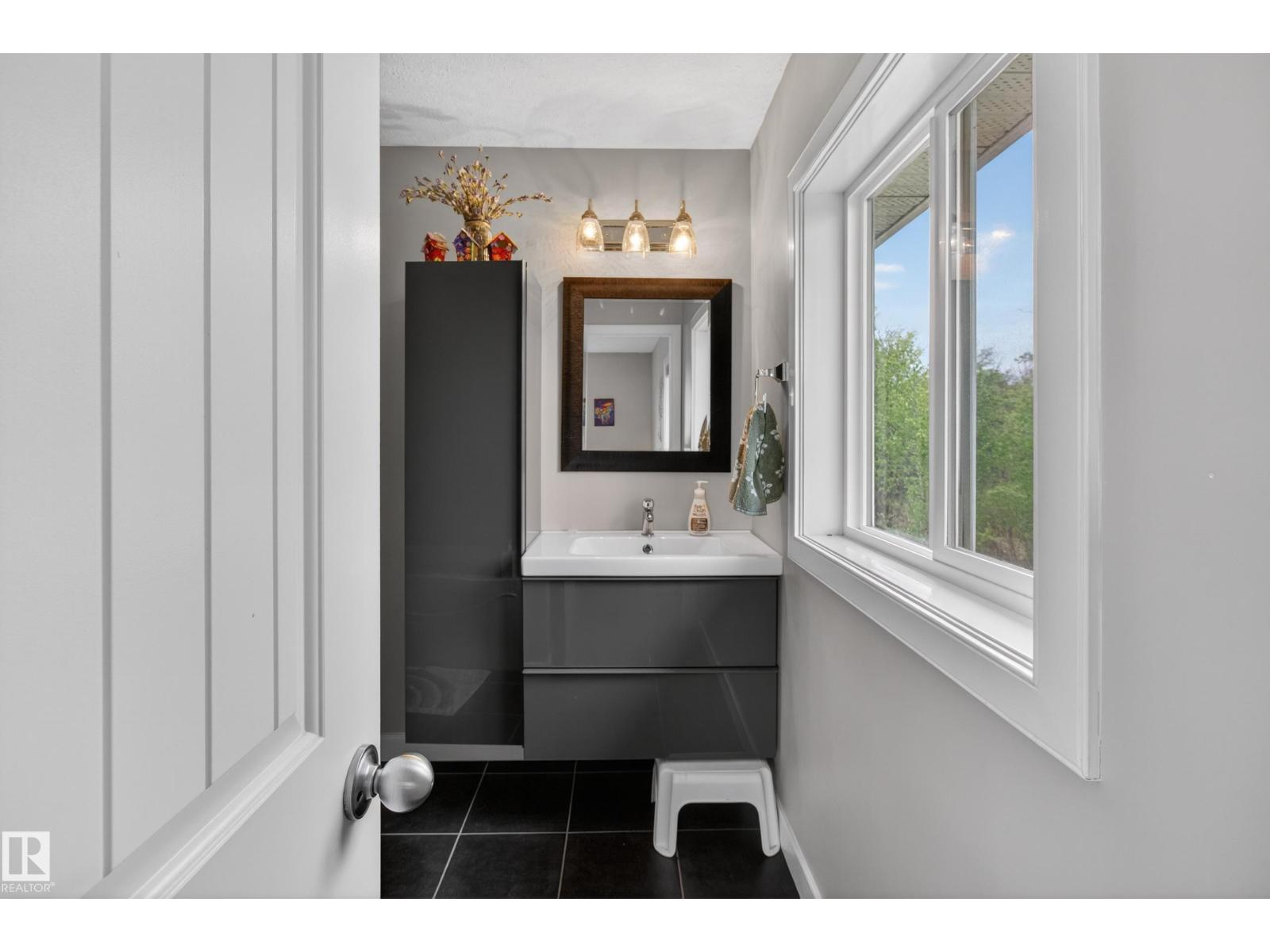 52073 HWY 21 - 21