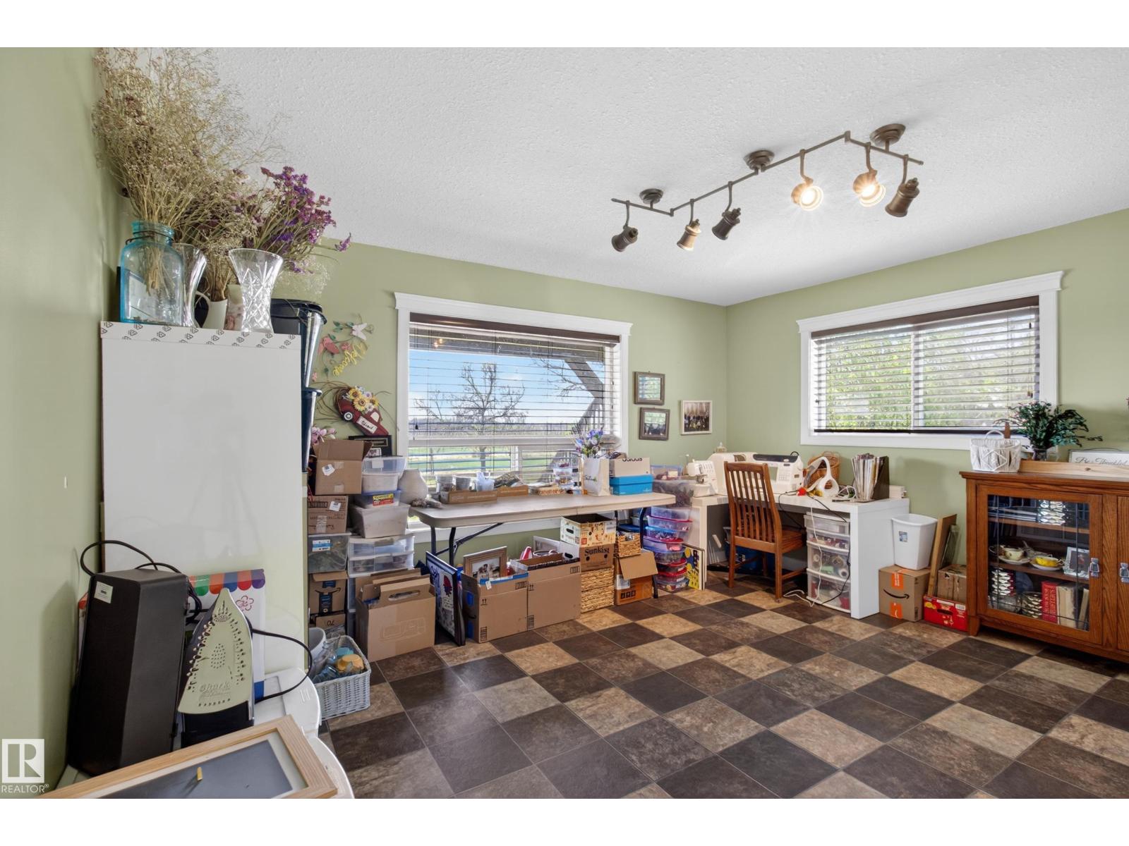 52073 HWY 21 - 32