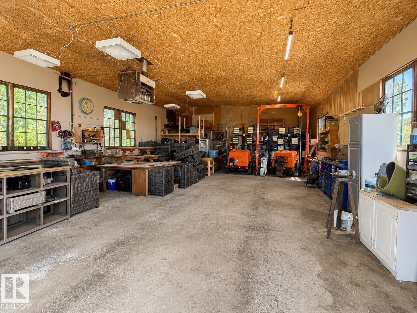 52073 HWY 21 - 46