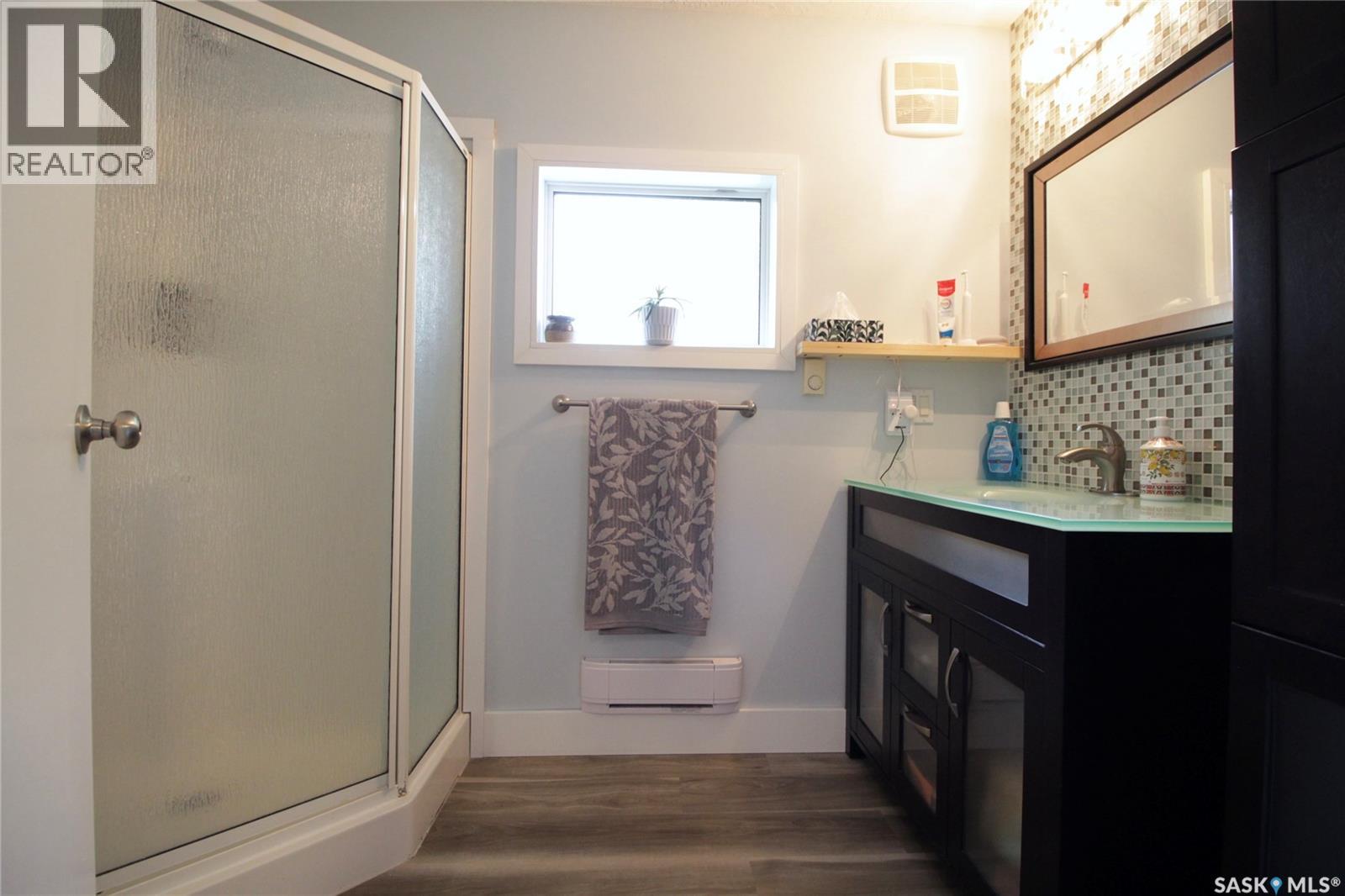 808 Ellice STREET - 13