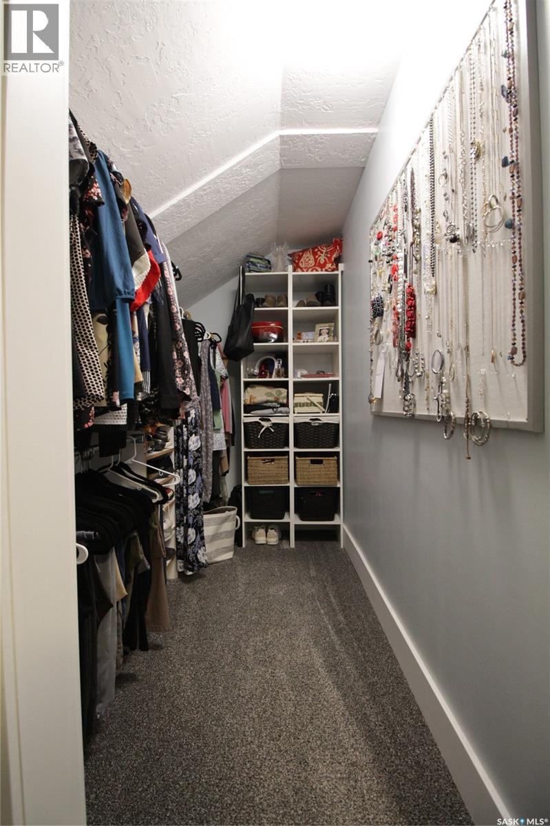 808 Ellice STREET - 17