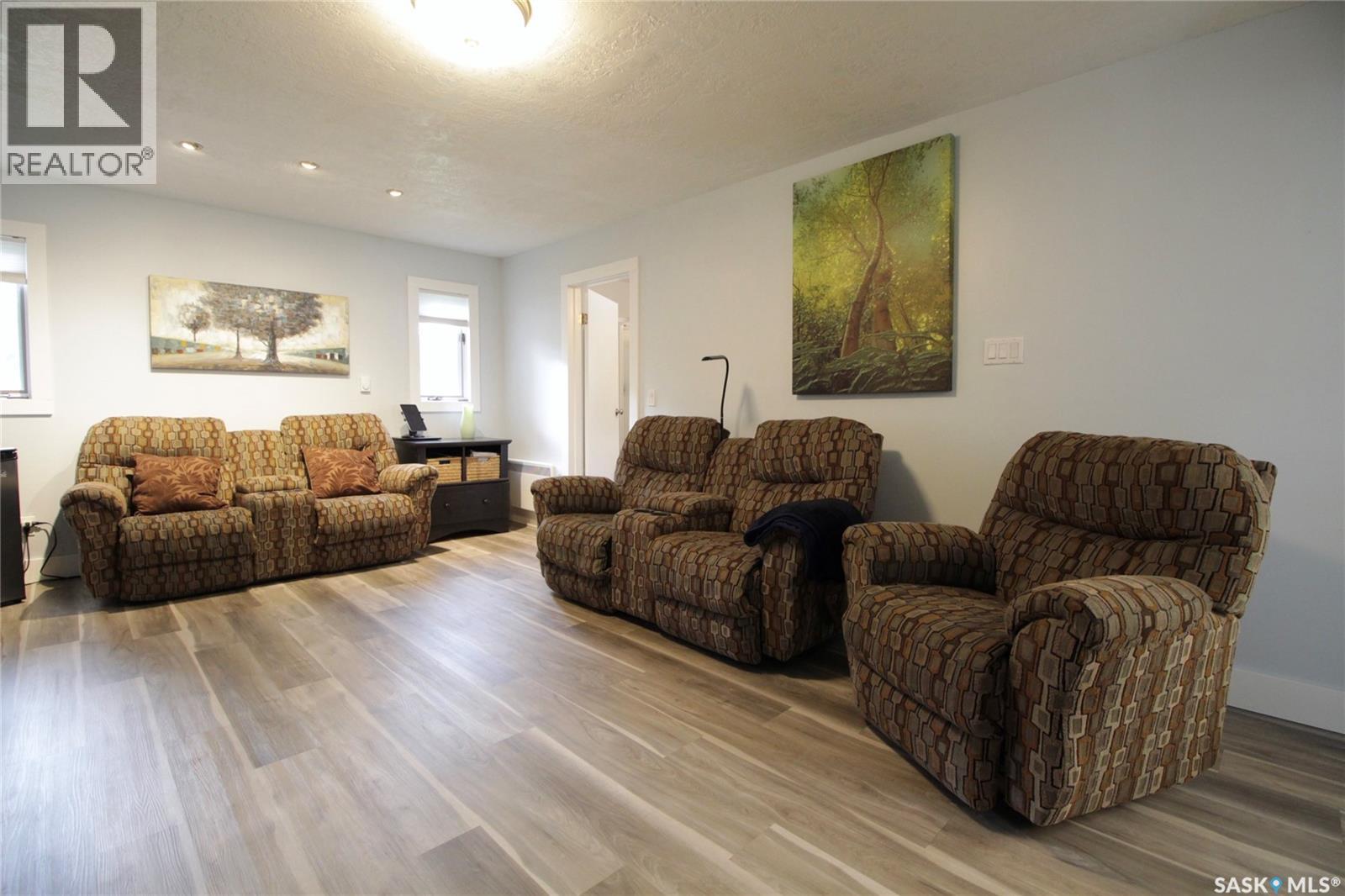 808 Ellice STREET - 12