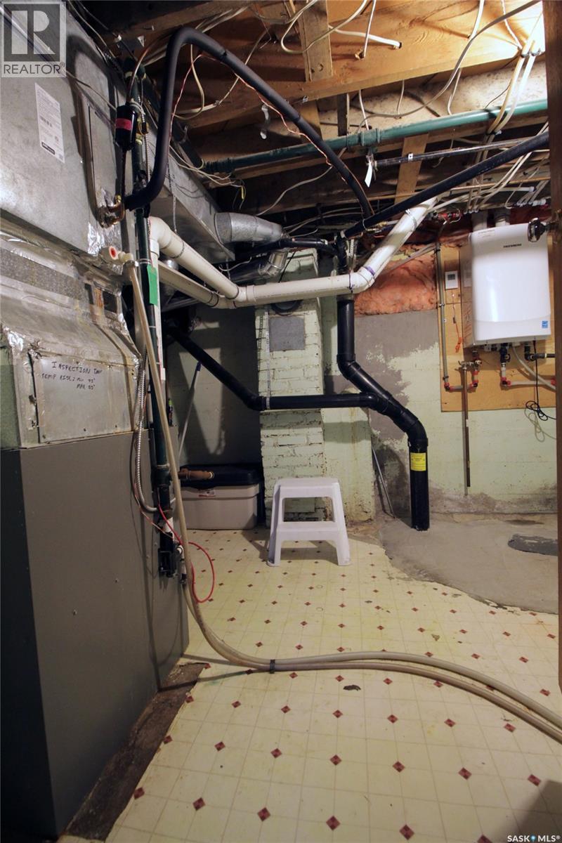 808 Ellice STREET - 22