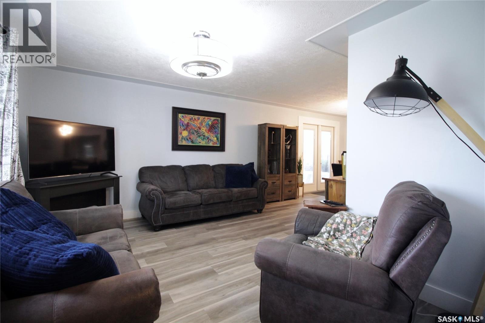 808 Ellice STREET - 5