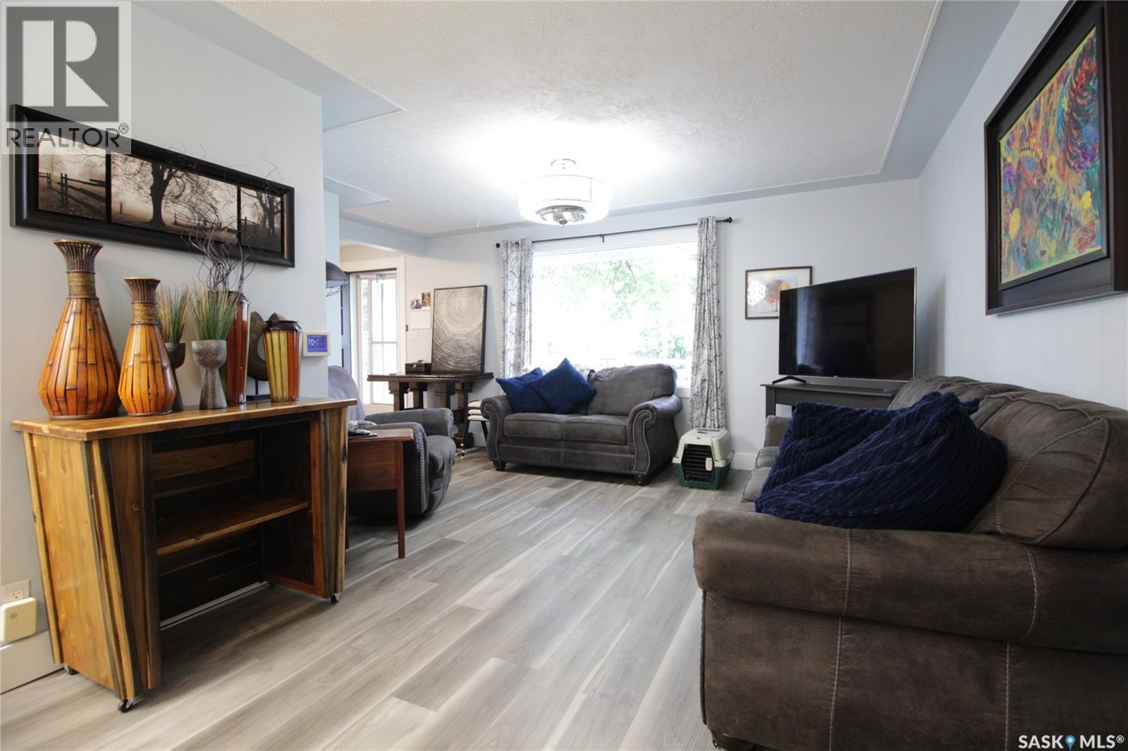 808 Ellice STREET - 6
