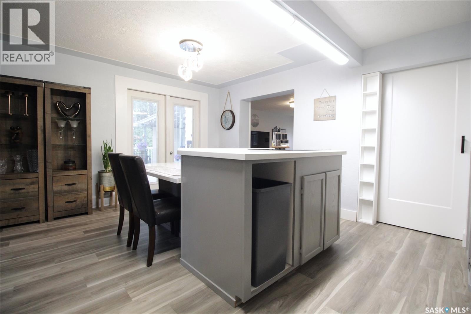 808 Ellice STREET - 8