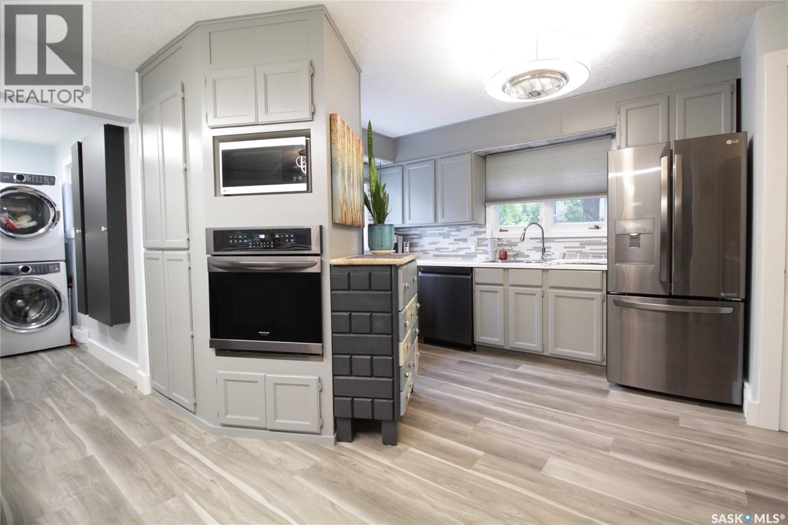 808 Ellice STREET - 10