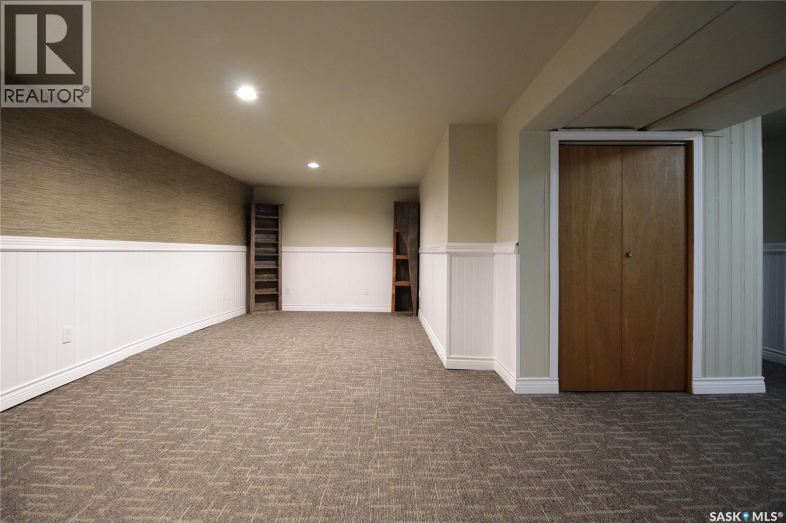 808 Ellice STREET - 21