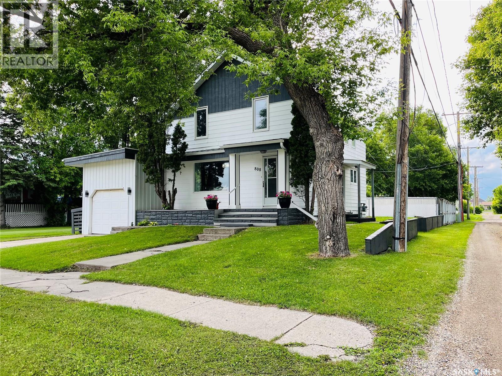 808 Ellice STREET - 1