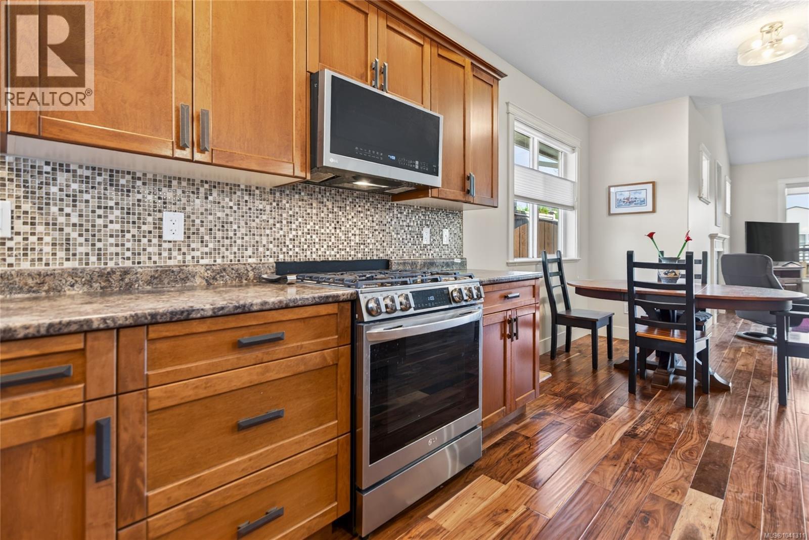 #201 303 Arden Rd - 16
