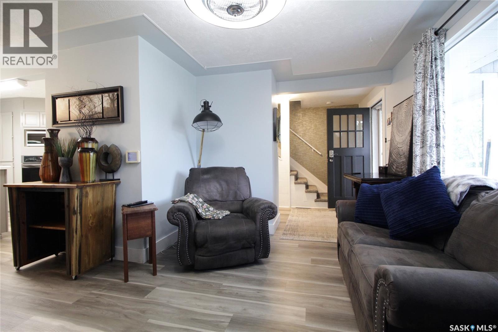 808 Ellice STREET - 4