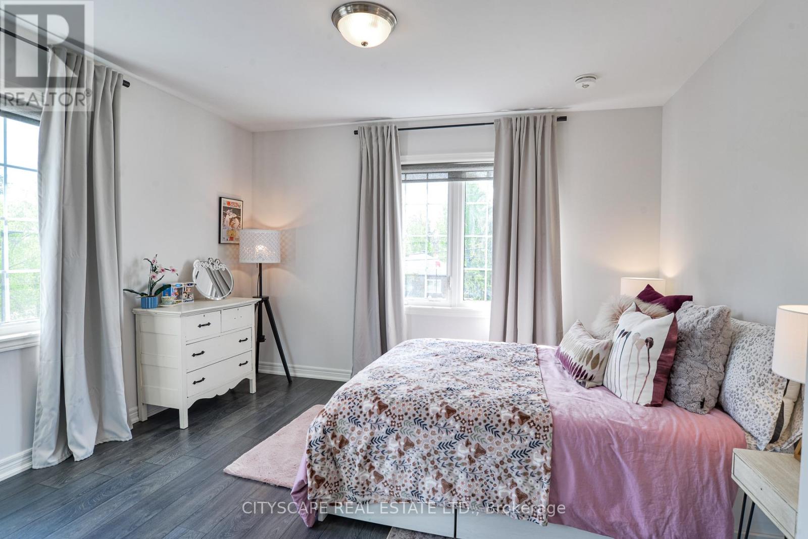248 JAMES STREET E - 18