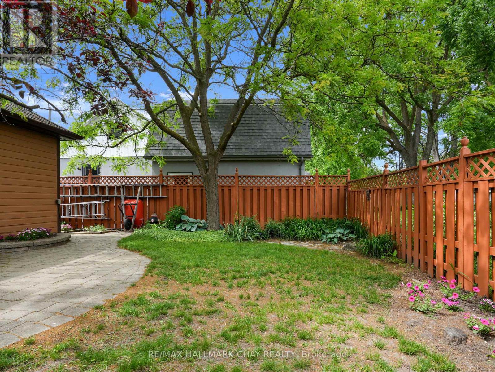 102 WELLINGTON STREET E - 39