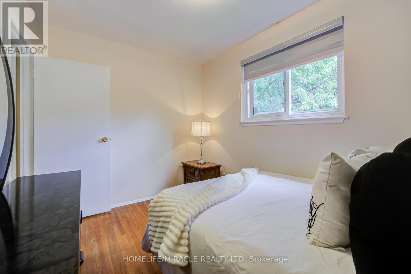 9 WHEATSHEAF CRESCENT - 24