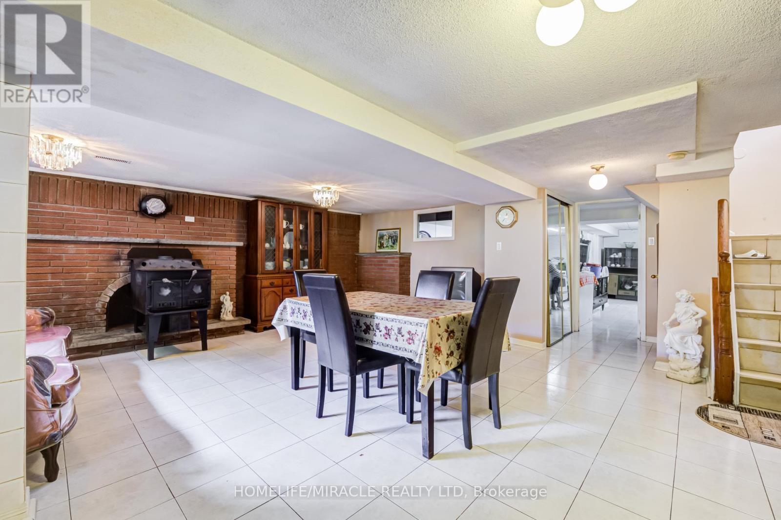9 WHEATSHEAF CRESCENT - 32