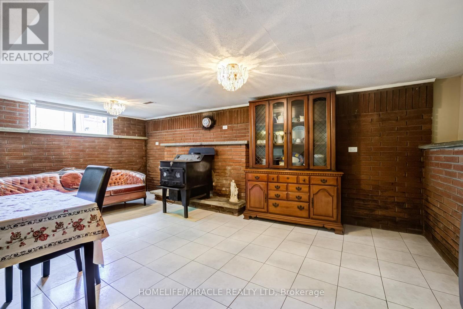 9 WHEATSHEAF CRESCENT - 34
