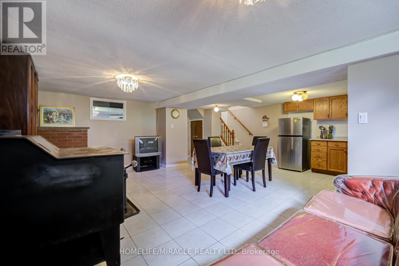 9 WHEATSHEAF CRESCENT - 35