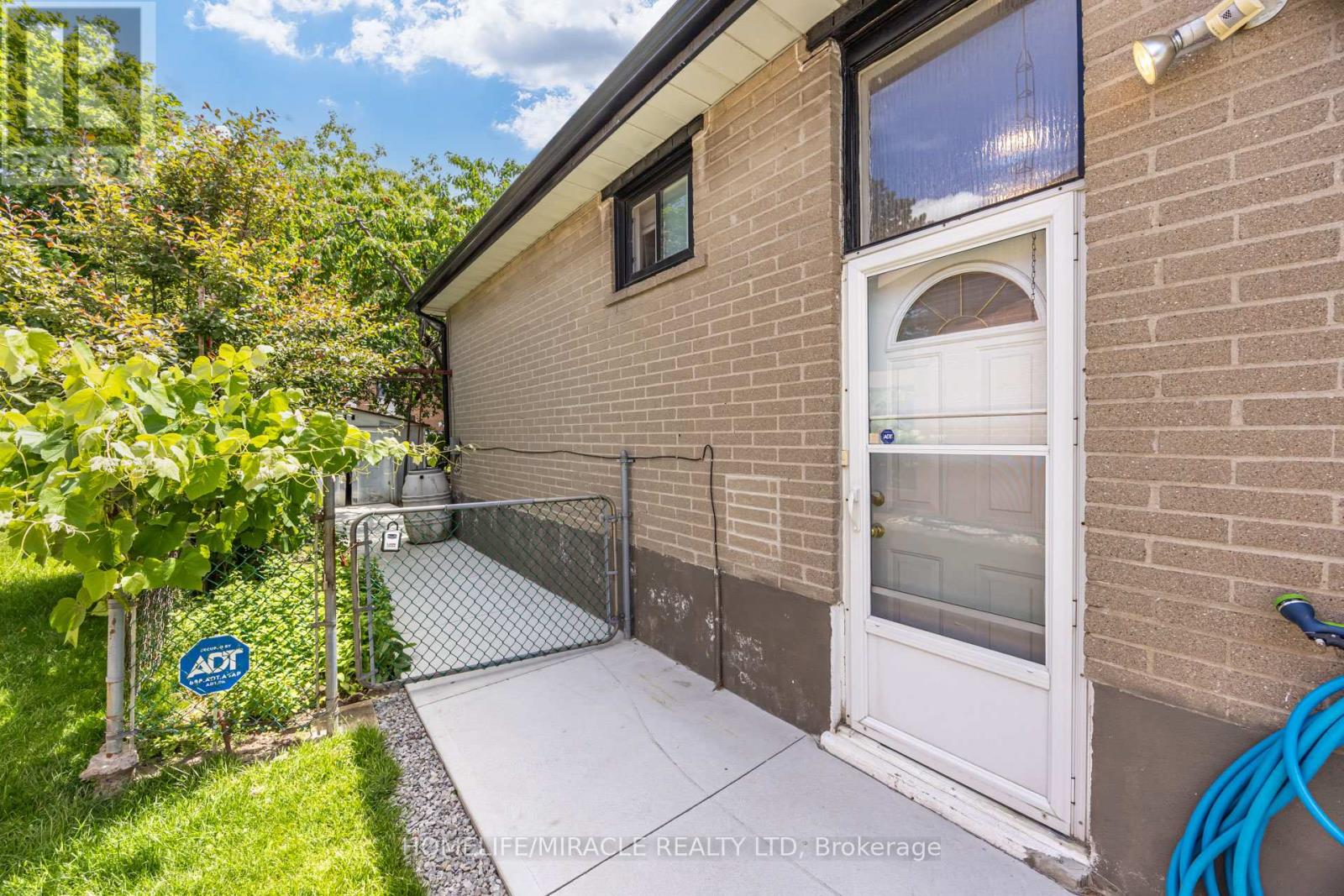 9 WHEATSHEAF CRESCENT - 48
