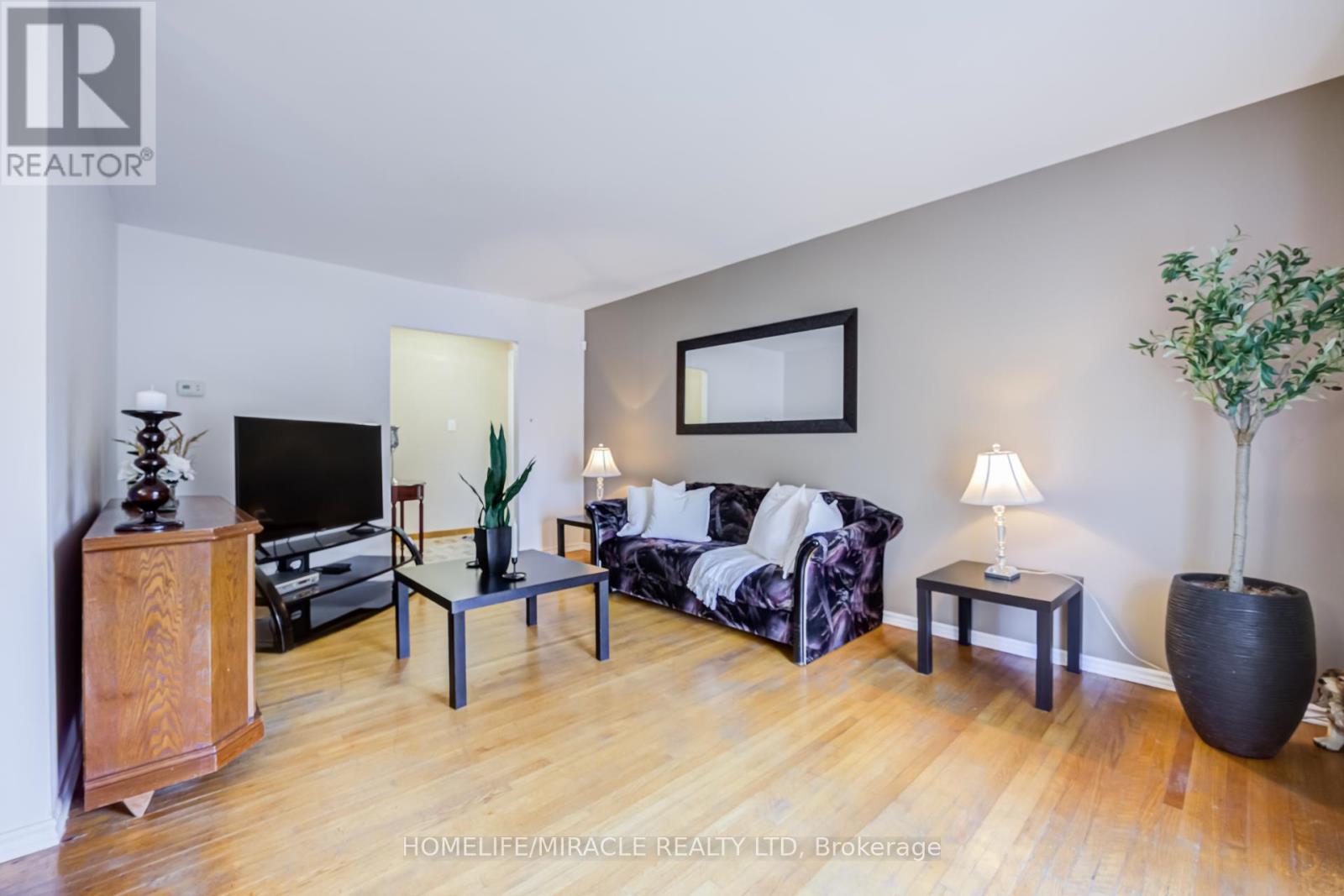 9 WHEATSHEAF CRESCENT - 9