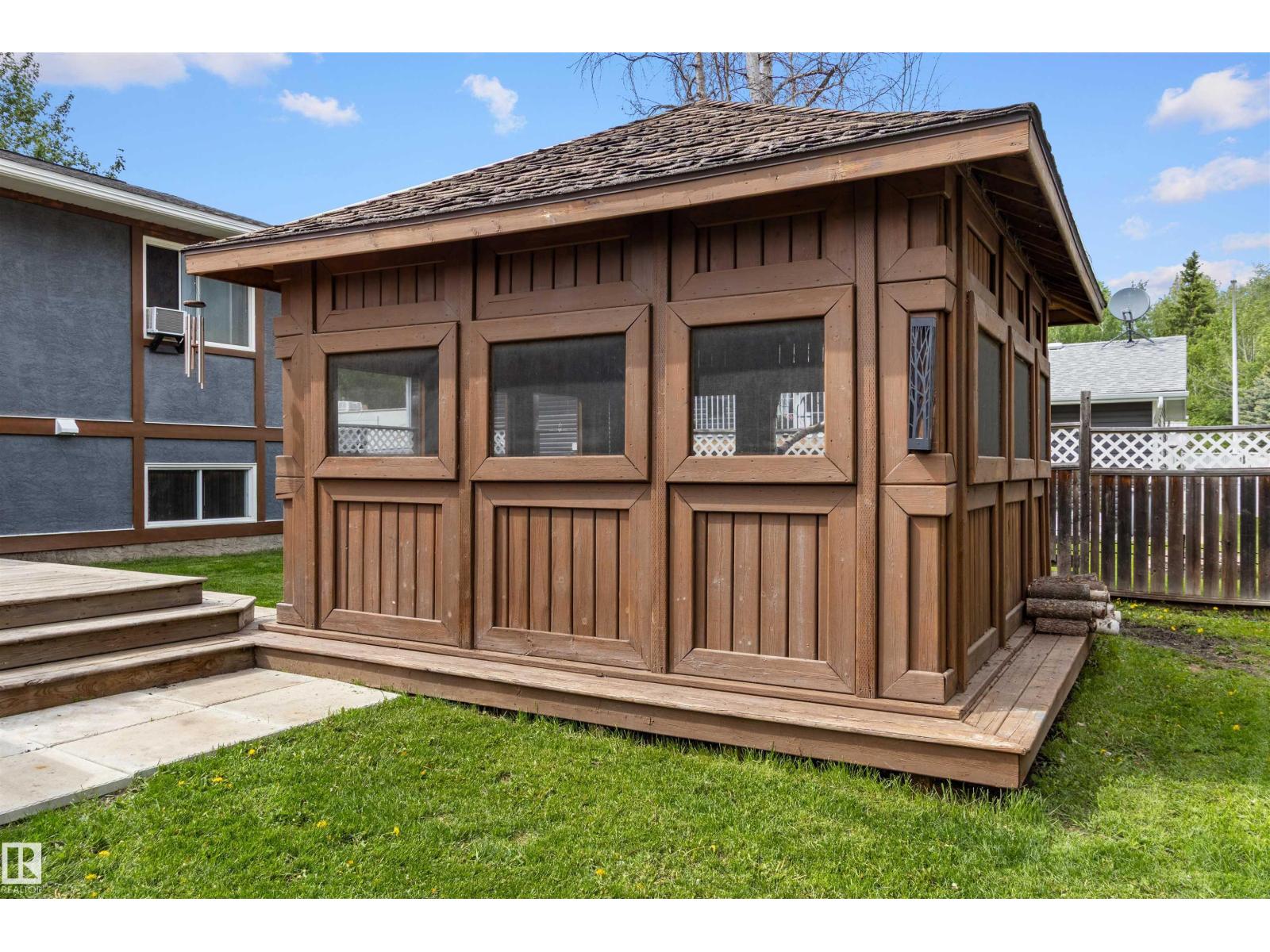 5121 52 ST - 7