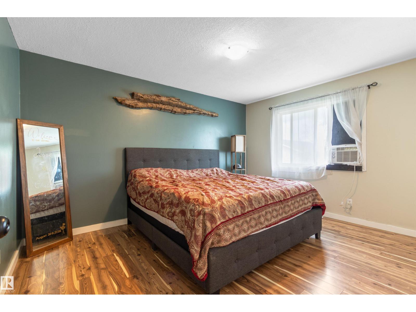 5121 52 ST - 20