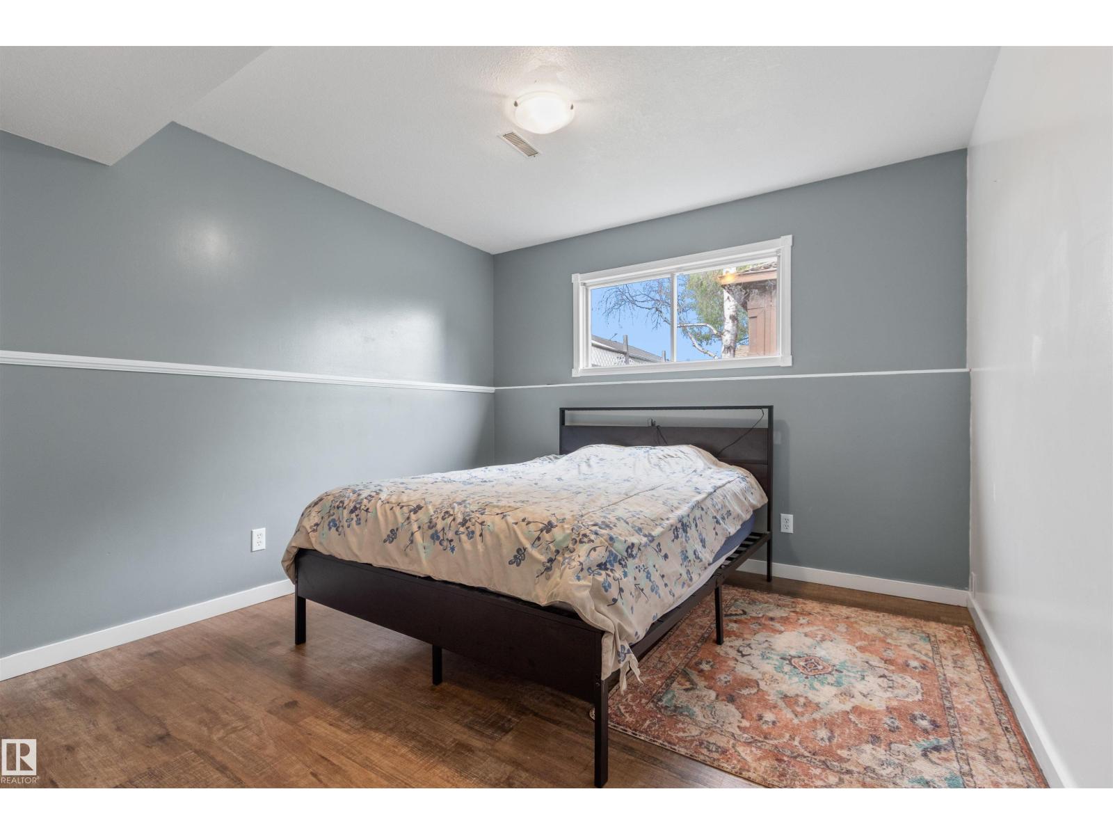 5121 52 ST - 31
