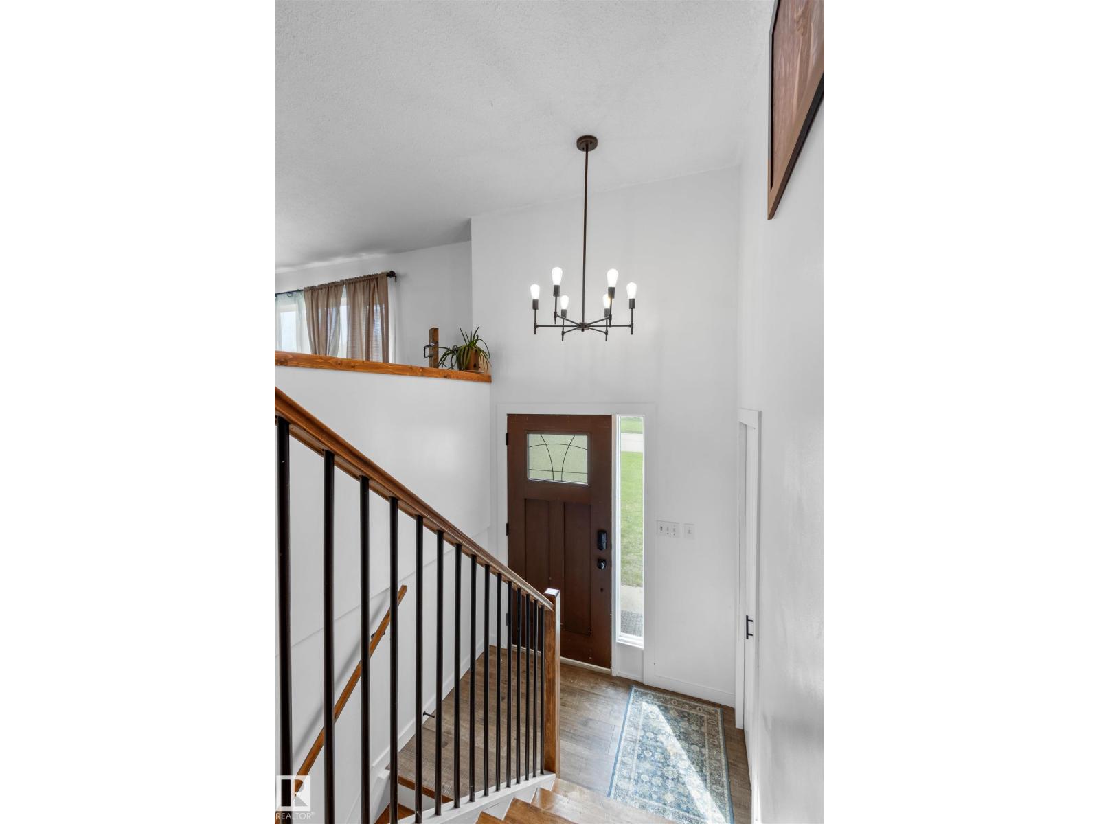 5121 52 ST - 18