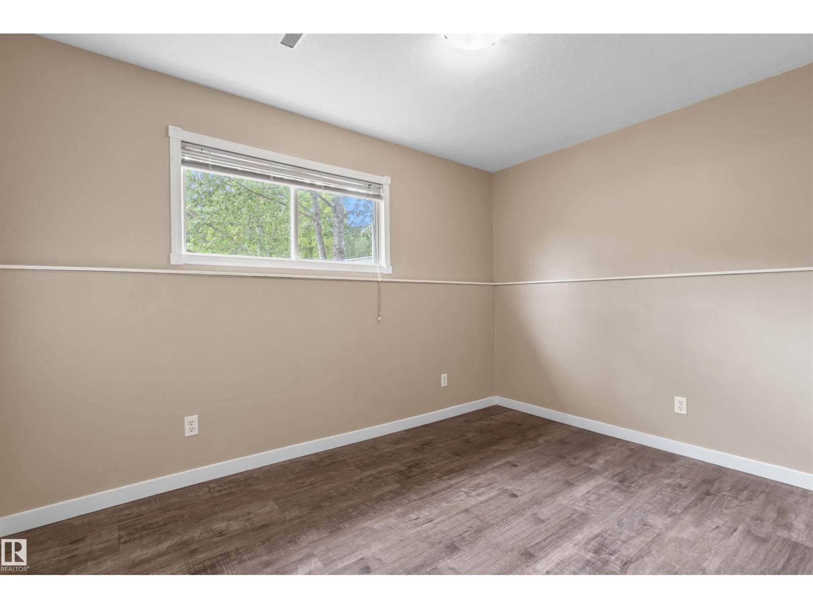 5121 52 ST - 29