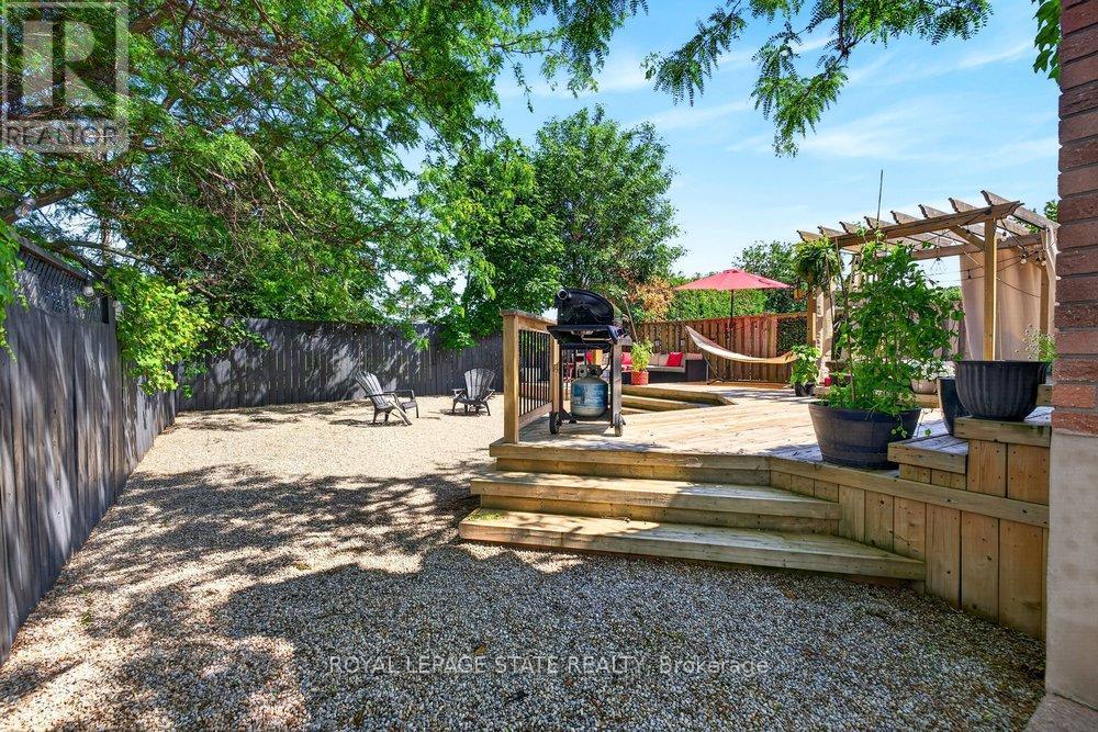 102 BIRCHLAWN DRIVE - 44