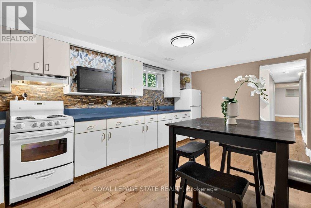 102 BIRCHLAWN DRIVE - 8