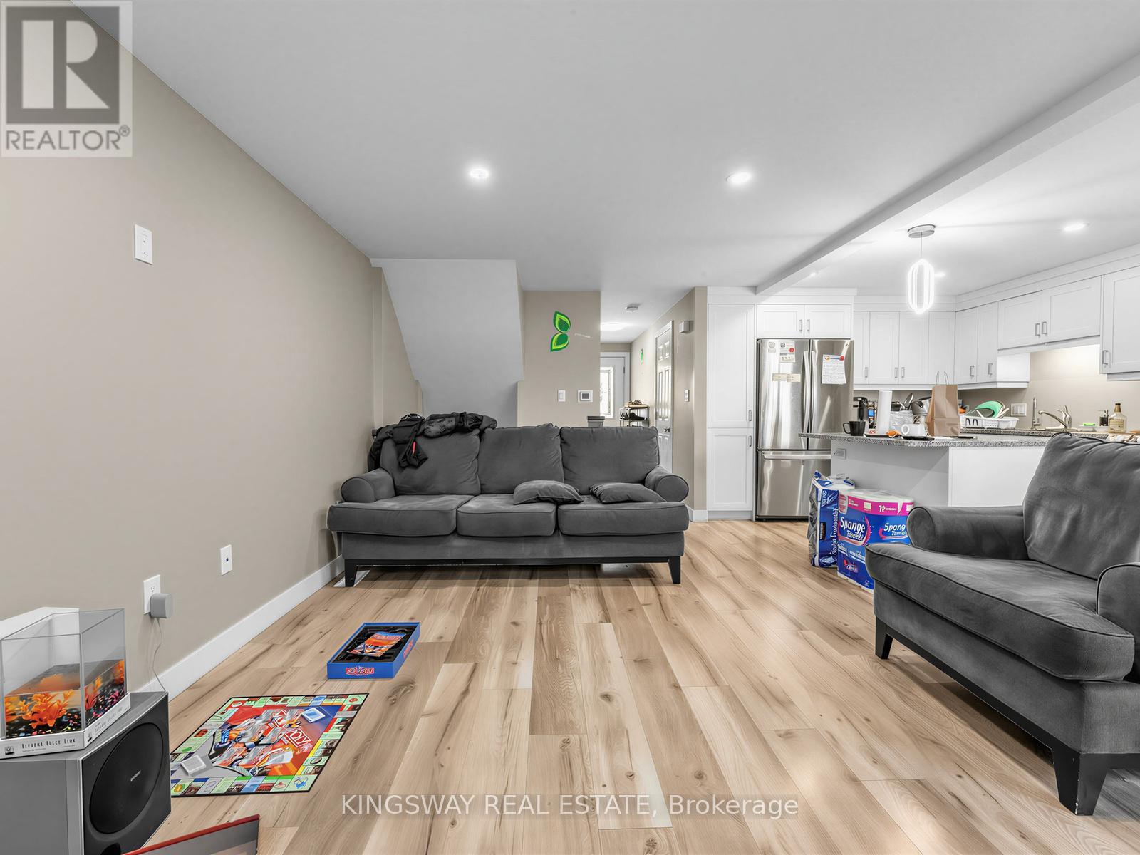 1 HIGHBROOK STREET N - 11