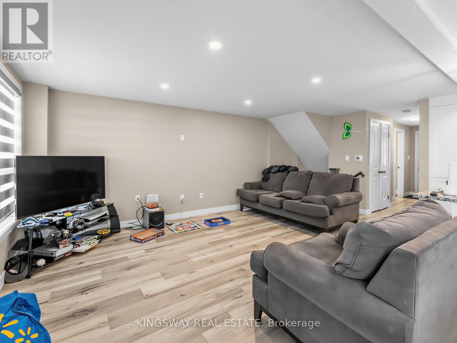 1 HIGHBROOK STREET N - 12