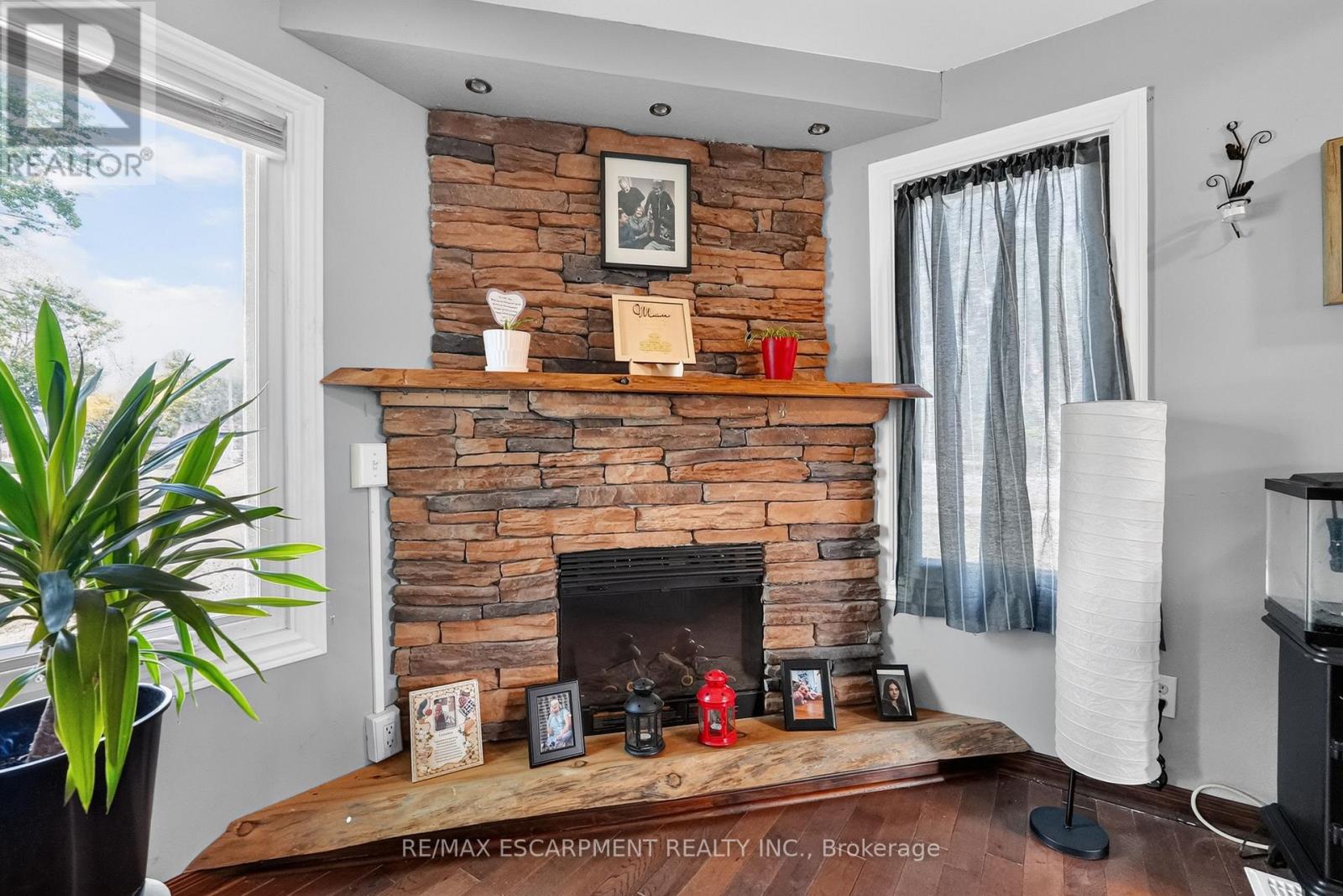 503 JOHN STREET - 18