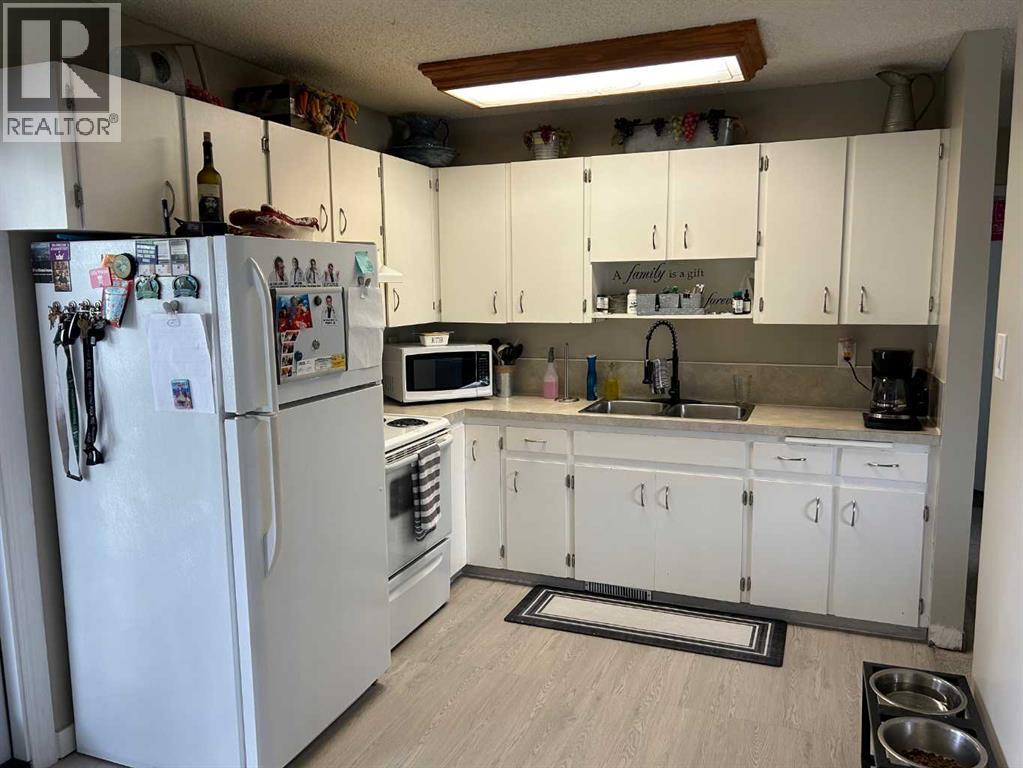 449 20 Street NE — photo 7