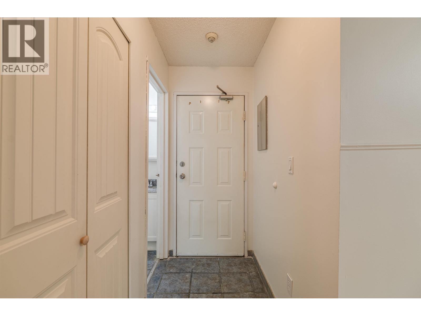 304 1948 COQUITLAM AVENUE, Port Coquitlam