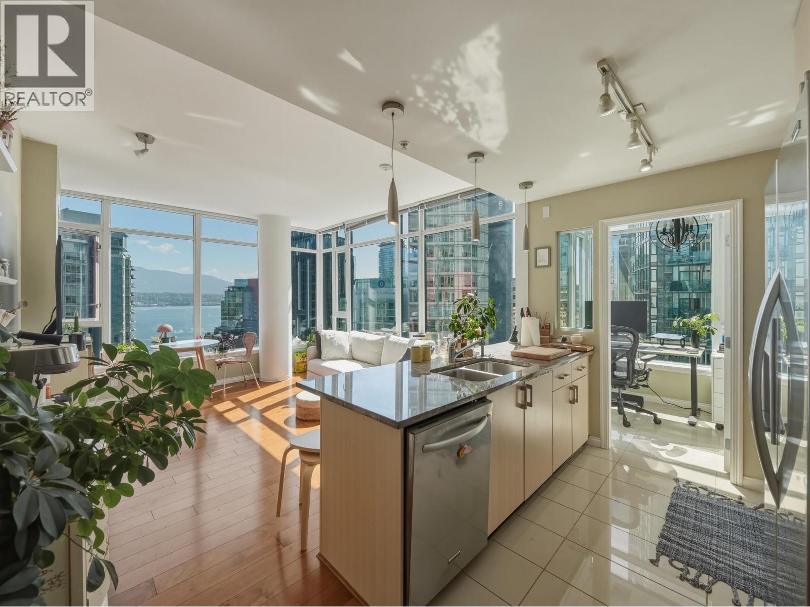 2106 1211 MELVILLE STREET, Vancouver