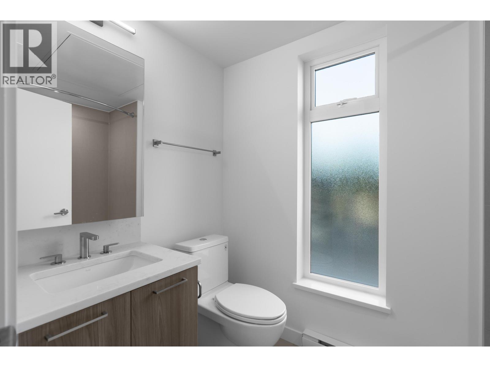 118 82 FIRST STREET, New Westminster