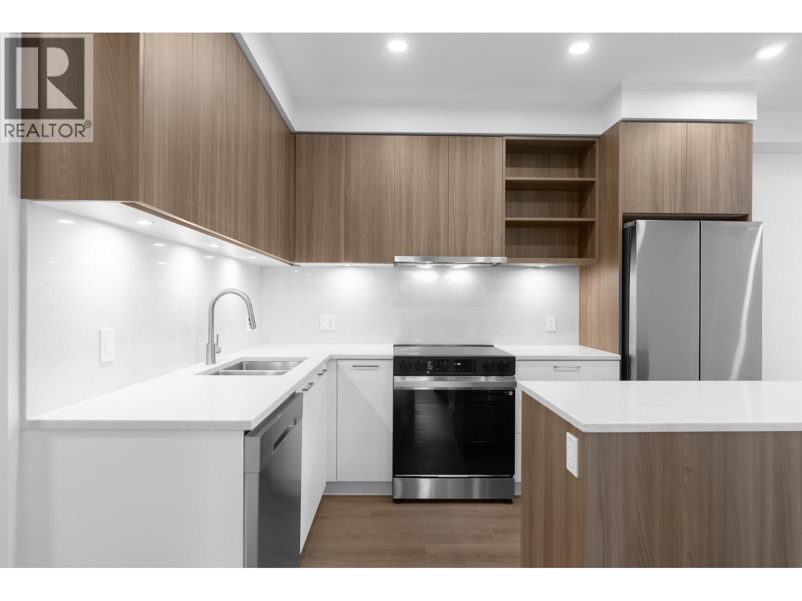 118 82 FIRST STREET, New Westminster