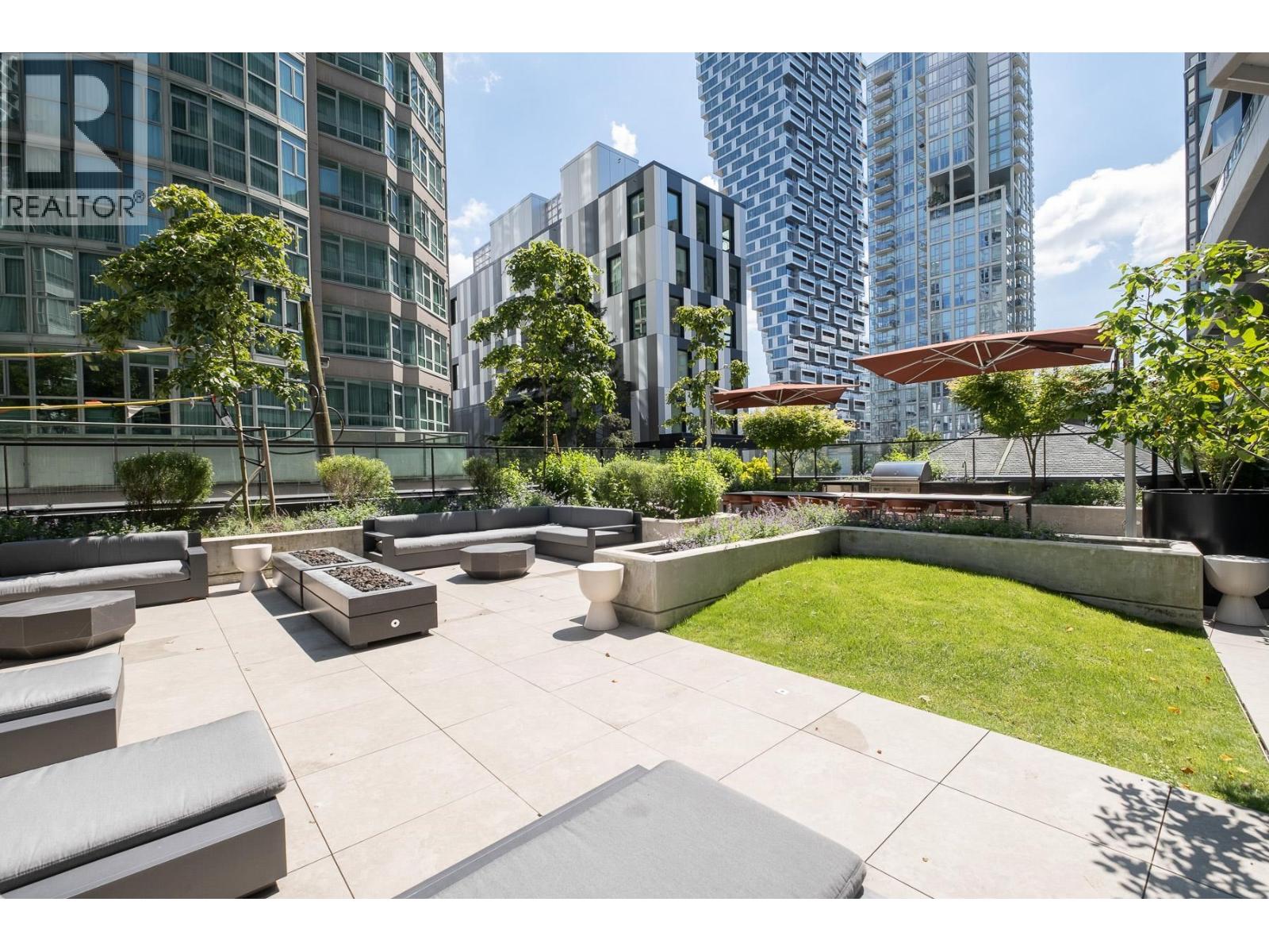 2404 889 PACIFIC STREET, Vancouver